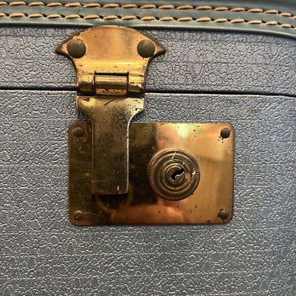 Rare First Lady 1960's Blue Train Case Pebbled, Pink Interior Riveted No Key - Picture 4 of 16